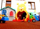 plac zabaw przed domem